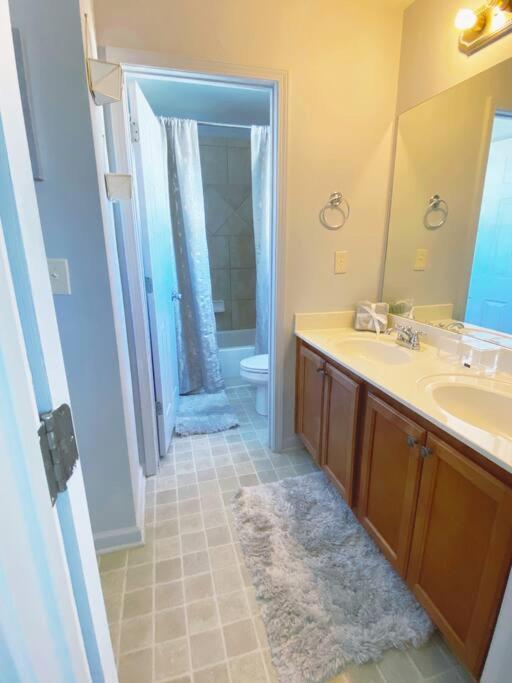 Entire Home Downtown Atl! Walk To Gwcc And More! Atlanta Eksteriør billede